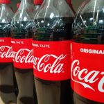 Coca-Cola, 25% di plastica in meno. Greepeace: bene, ma occorre arrivare al 50%